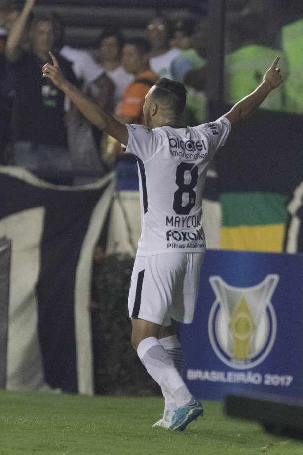 Maycon também balançou as redes diante do Vasco, fora de casa