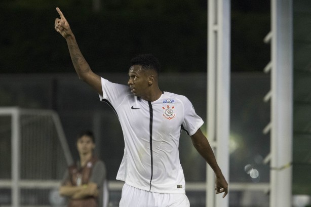 O atacante Jô marcou um dos cinco gols contra o Vasco
