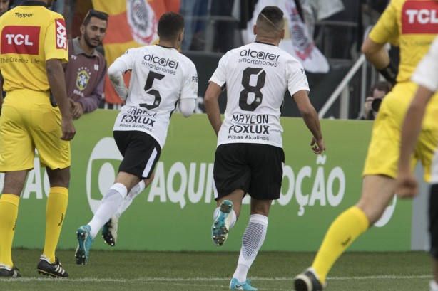 O volante Gabriel fechou a conta para o Timão na Arena, diante o São Paulo