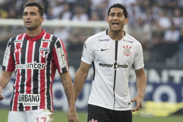 Pablo atuando contra o São Paulo, na Arena