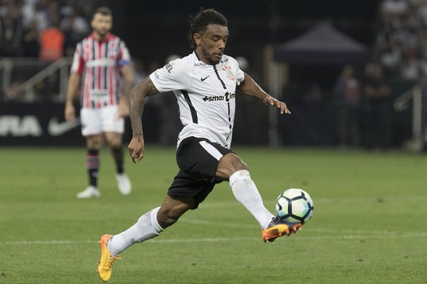 Paulo Roberto foi titular contra o São Paulo, na Arena