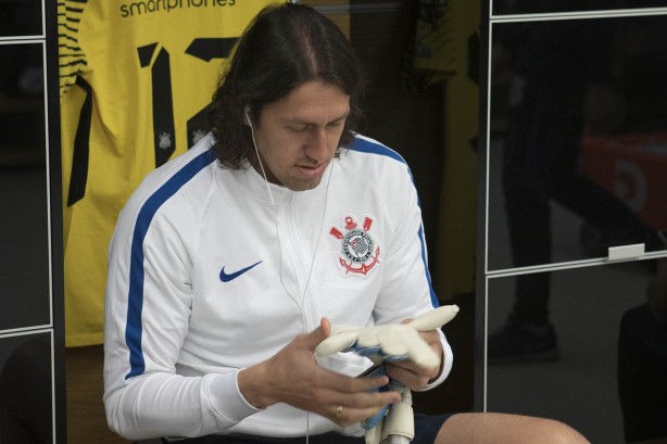 Cássio no vestiário antes de Corinthians e São Paulo