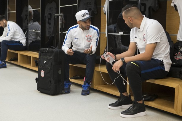 Clayson e Maycon no vestiário da Arena, antes do Majestoso
