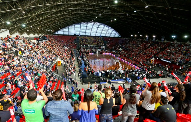 Ginásio no Parque São Jorge recebeu grande torcida na final da NBB