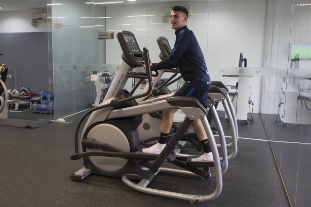 Mantuan faz treino na academia do CT