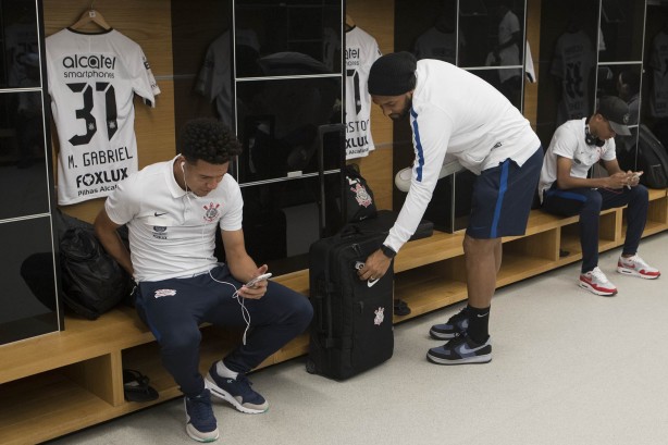 Marquinhos Gabriel e Fellipe Bastos no vestiário da Arena antes do Majestoso