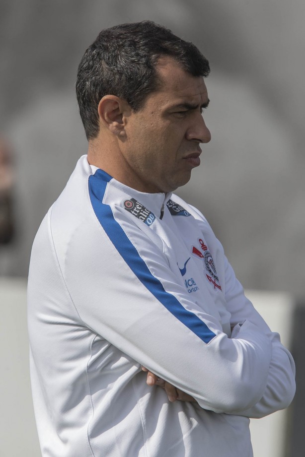Mesmo após triunfo no clássico, Carille mantém os pés no chão e treina duro os jogadores