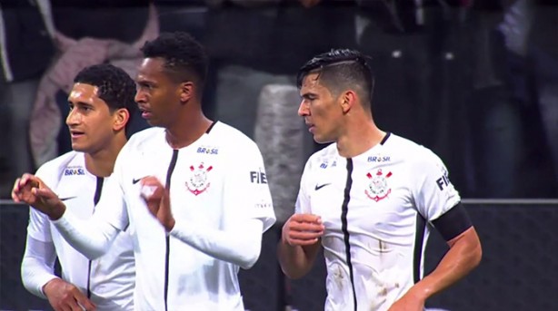 Jogadores do Timão durante comemoração do gol de Balbuena