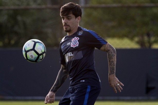 Fagner, convocado para a Seleção ao lado de Rodriguinho, foi a campo no CT Joaquim Grava
