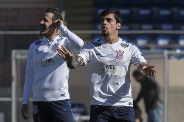 Dupla da seleo volta a figurar entre os titulares no Corinthians