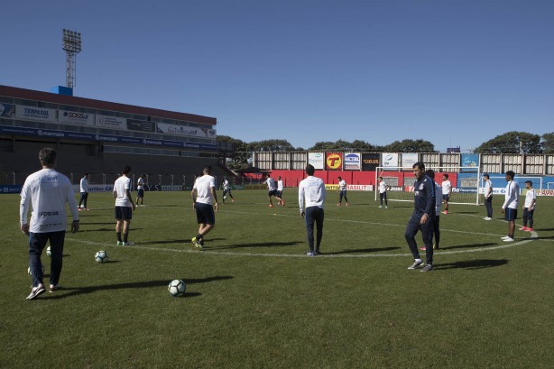 Jogadores realizaram ltimos trabalhos com bola antes do jogo pela oitava rodada