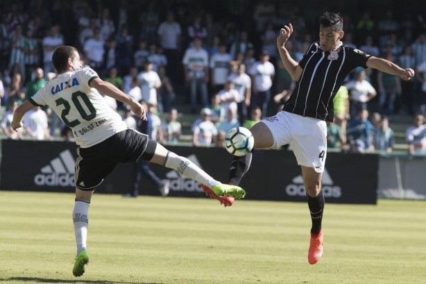 Balbuena atuando contra o Coritiba, pelo Brasileirão
