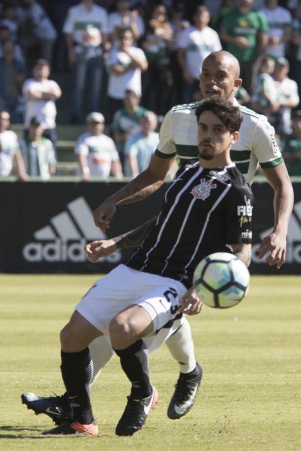 Fagner voltou a atuar contra o Coritiba depois de sua volta da seleção