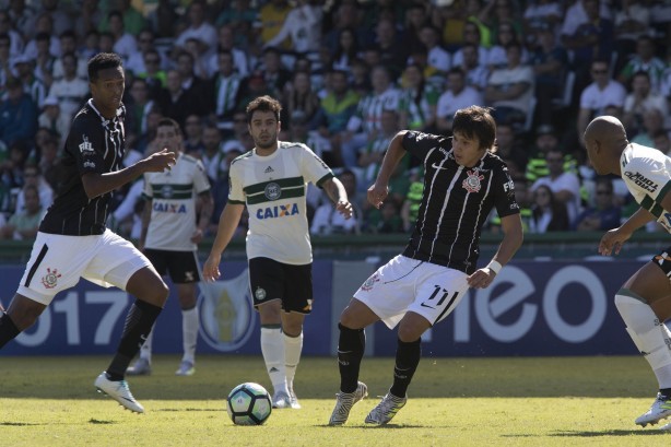 Jô e Romero formaram a dupla de ataque no Couto Pereira, no empate em 0 a 0