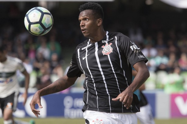 Jô foi autor do gol mal anulado contra o Coritiba, no Couto Pereira