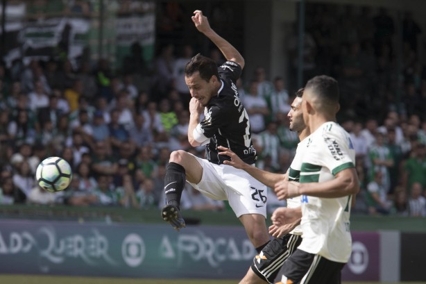 Rodriguinho voltou da seleção e jogou norlmamente contra o Coritiba, pelo Campeonato Brasileiro