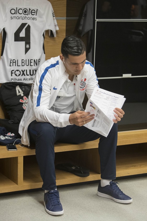 Balbuena aguarda no vestiário da Arena Corinthians o jogo contra o Cruzeiro