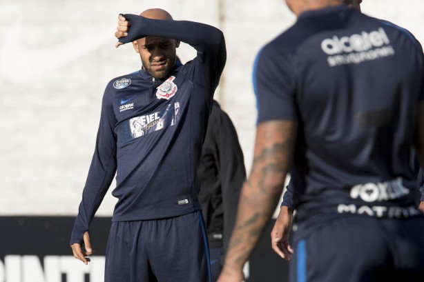 Fellipe Bastos no treino de terça-feira para o jogo contra o Bahia