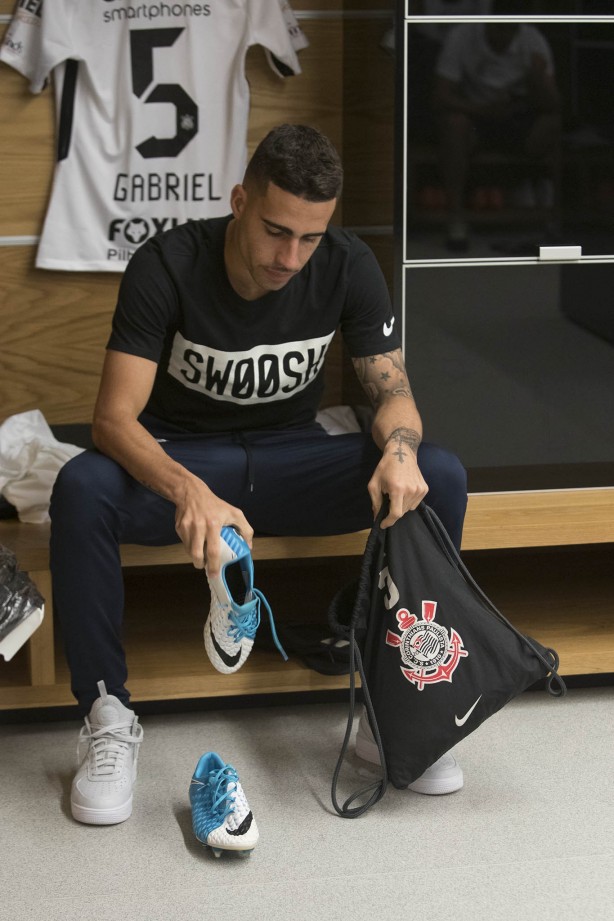 Gabriel no vestiário da Arena para enfrentar o Cruzeiro, pelo Brasileirão