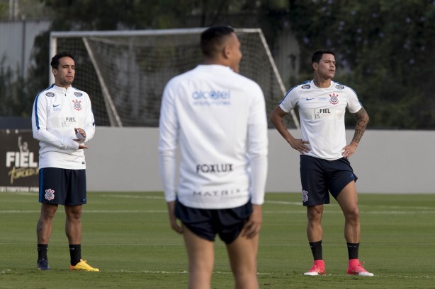 Jadson e Giovanni Augusto no treino da tarde desta segunda