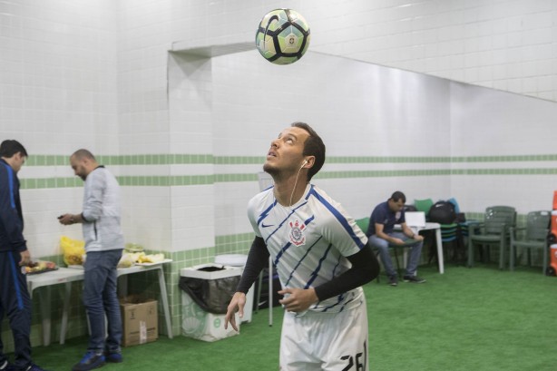 O meia Rodriguinho será titular contra o Coritiba, no Couto Pereira, pelo Brasileirão