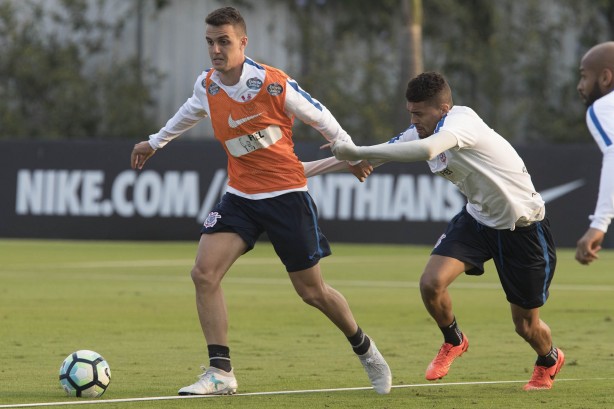 Rodrigo Figueiredo no treino desta segunda-feira, no CT Joaquim Grava