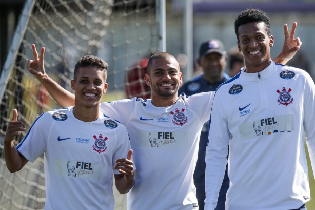 Neste sbado, o Corinthians realizou treinamento ttico no CT Joaquim Grava