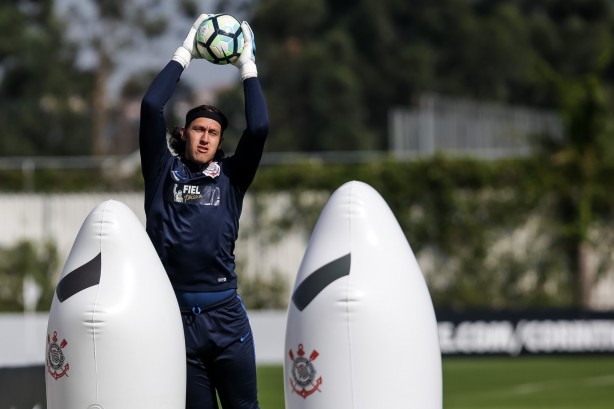 O treino ficou marcado pela ausência de Fagner, que foi poupado por precaução por ter levado alguns pontos no supercilho