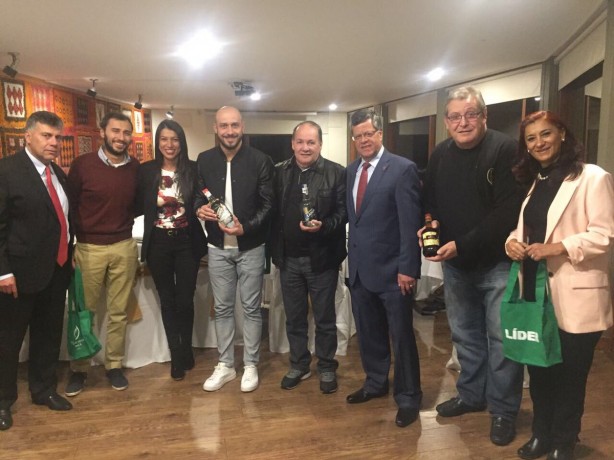 Encontro entre representantes do Patriotas e Corinthians na Colmbia