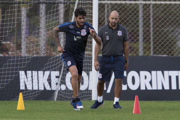 Vilson fez uma cirurgia no joelho. Zagueiro est recuperado