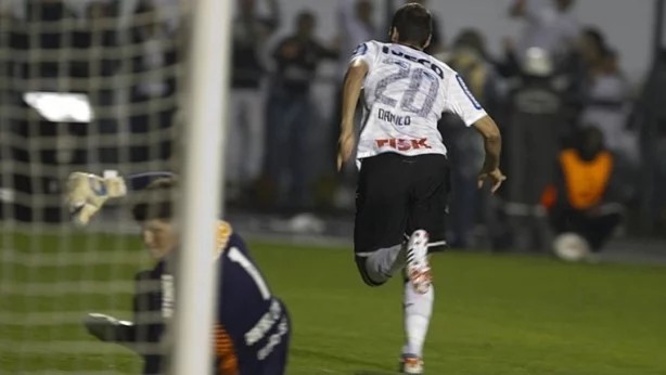 Danilo, com muita frieza, colocou o Corinthians na final