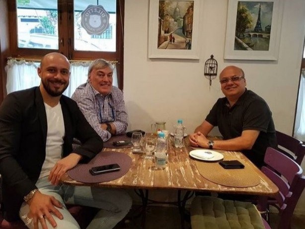 Empresário e diretoria do Corinthians se reuniram no sábado
