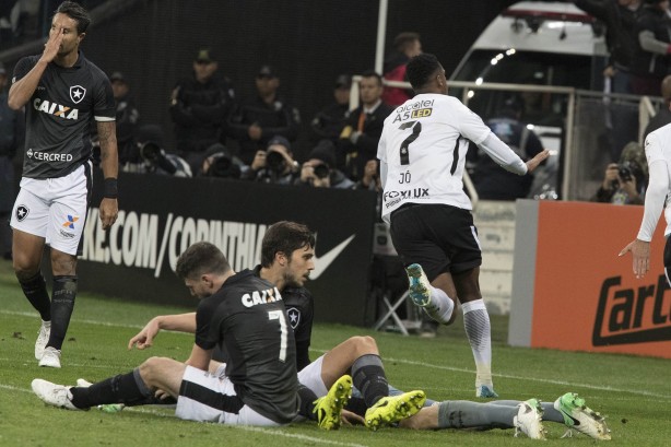 Jô já havia perdido um pênalti no jogo contra o Botafogo