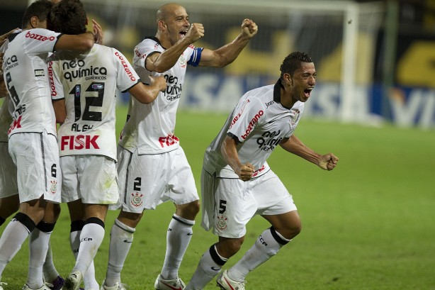 No apagar das luzes, Ralf garantiu o empate do Corinthians