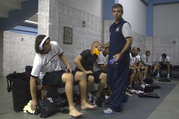 Cássio no vestiário do estádio George Capwell, em Guayaquil, antes da estreia como titular