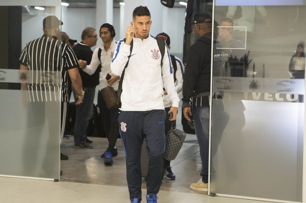 Pedro Henrique chegando à Arena para jogo contra o Botafogo