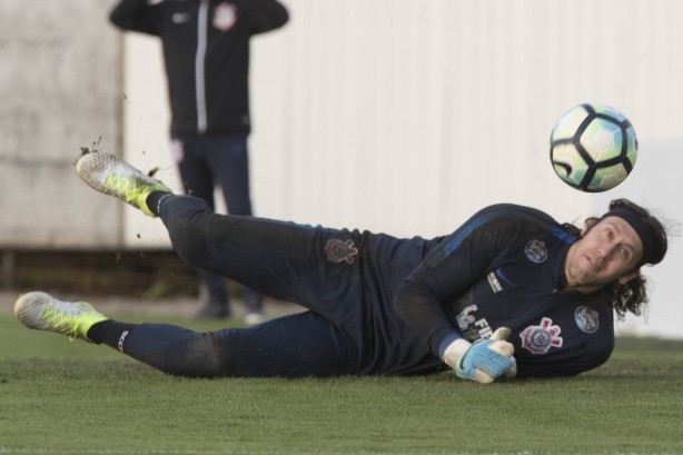 Vai que é tua, Cássio! O goleirão treinando duro para manter a excelente fase