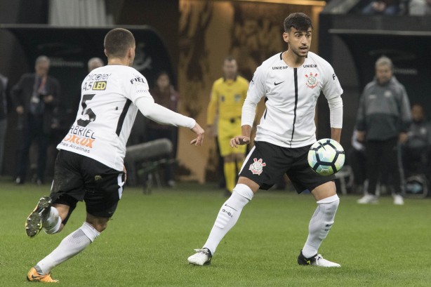 Camacho também entrou no segundo tempo; Maycon deu lugar ao meia