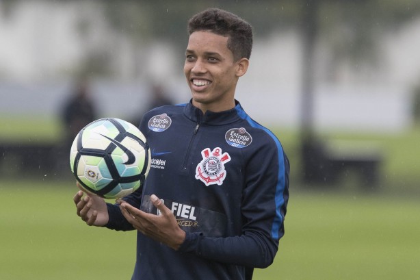 Pedrinho já ganhou massa muscular no CT dos profissionais