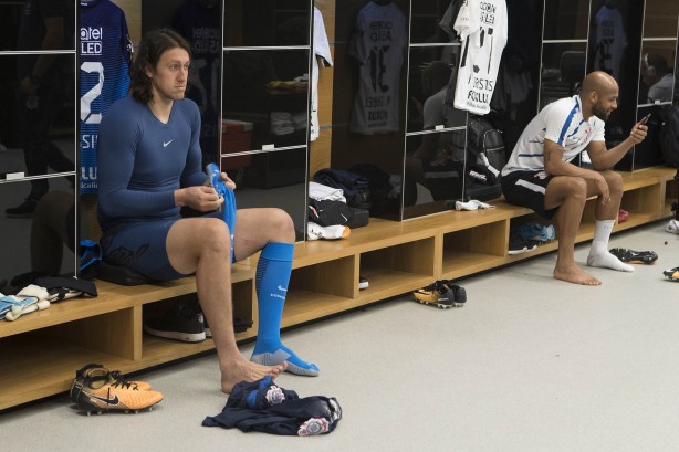 Cássio pronto para fechar o gol antes do jogo contra o Atlético-PR
