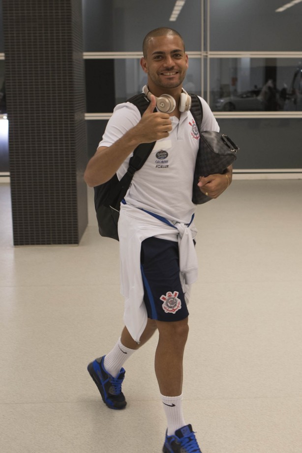 Clayton chega à Arena para duelo contra o Atlético-PR
