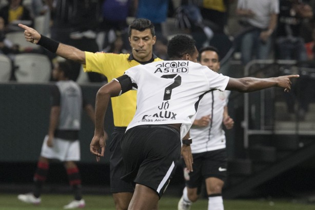 Jô marcou o gol de número 200 da Arena