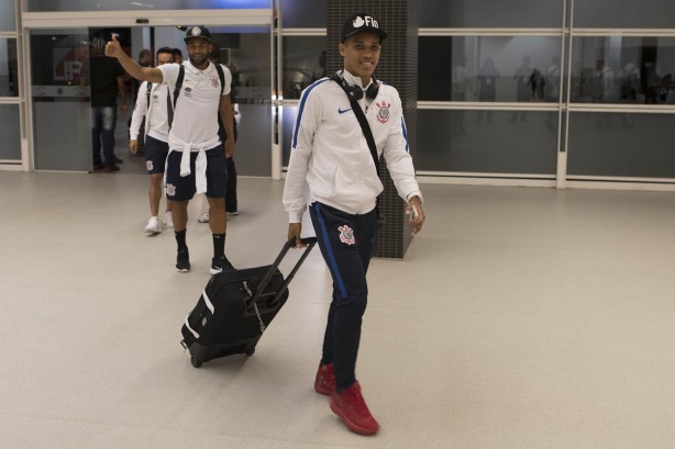 Pedrinho chega à Arena e pode ser opção para o segundo tempo contra o Atlético-PR