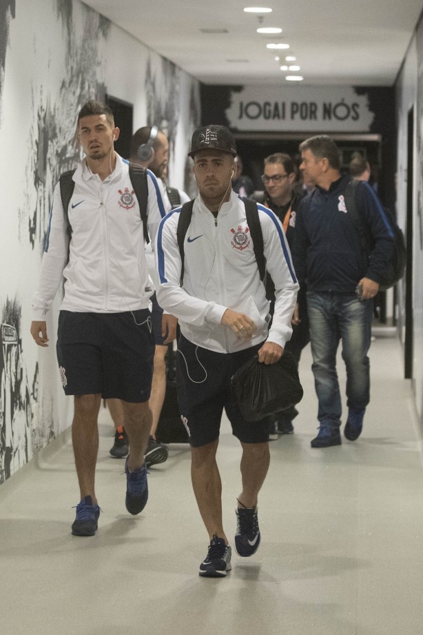 Gabriel chegando à Arena para o jogo contra a Ponte Preta