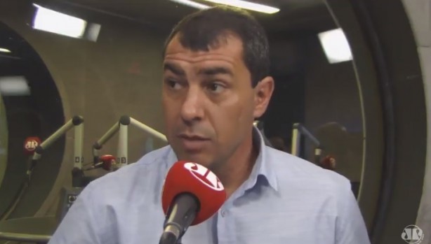 Carille participou de programa de rádio nesta segunda