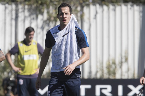 Desfalque contra o Atlético-PR, Rodriguinho foi a campo no treino