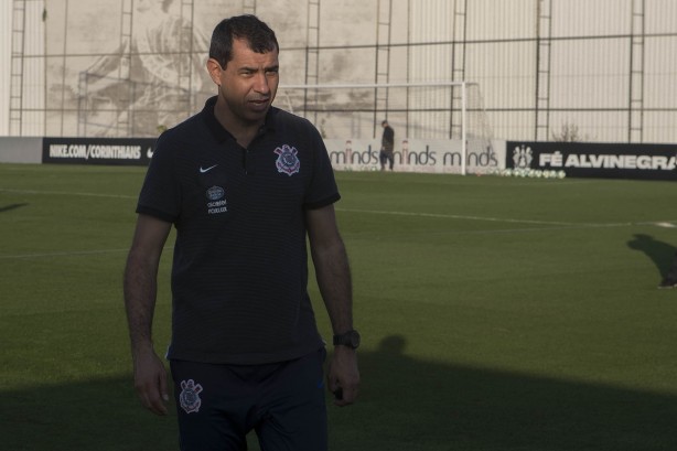 Carille comanda treino no CT após massacre sob rival Palmeiras