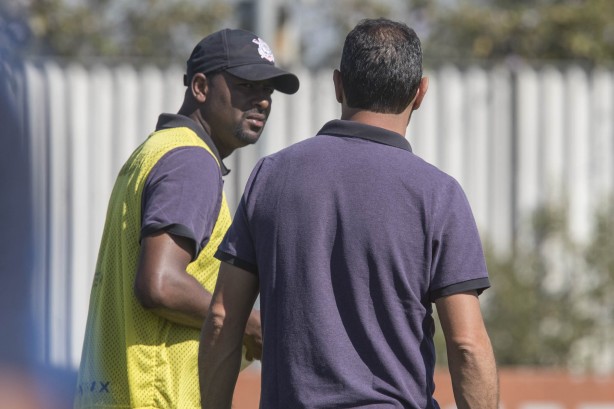Carille e Fabinho no treino de reapresentação do Corinthians