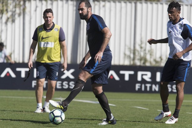 Danilo já treina com bola há algum tempo
