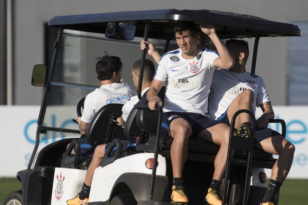Olha o elenco chegando para o último treino antes de encarar o Atlético-PR